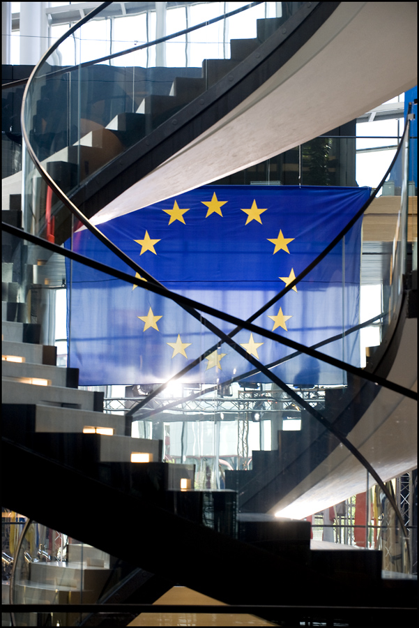 L’Europa e la crisi dei debiti sovrani, tra scelte condivise e egoismi nazionali L’Europa e la crisi dei debiti sovrani, tra scelte condivise e egoismi nazionali